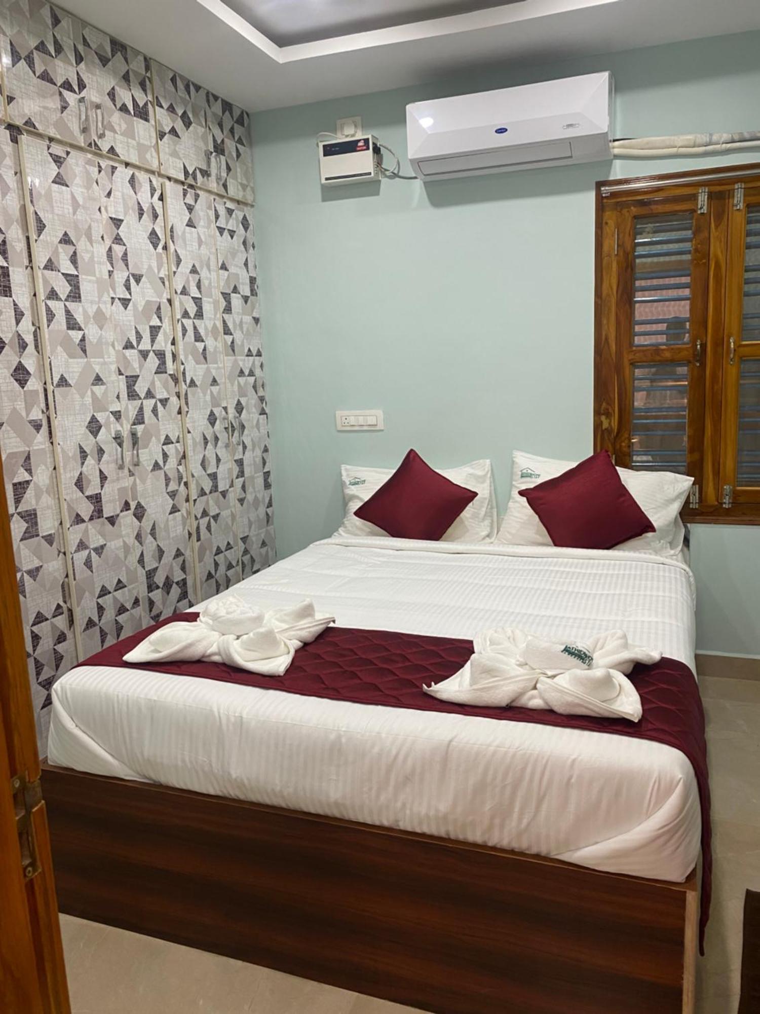 Athidi Luxury Home Stay Tirupati Exteriör bild