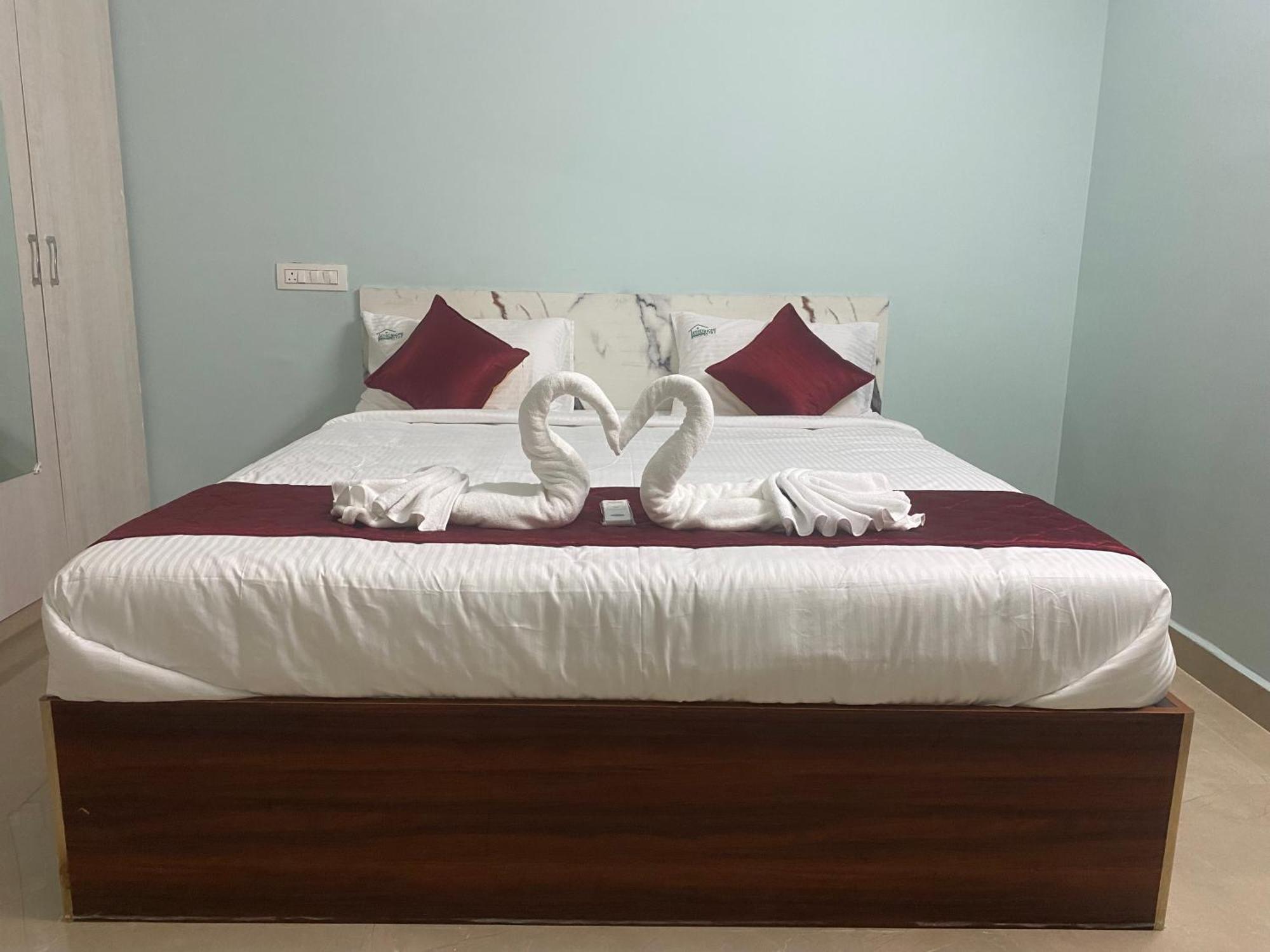 Athidi Luxury Home Stay Tirupati Exteriör bild